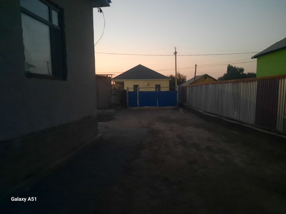 Жер үй сатылады.
