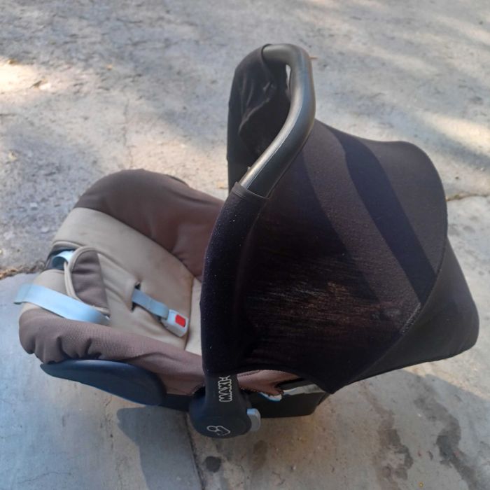 Детско столче за кола Maxi Cosi 0-13 кг в много добро състояние
