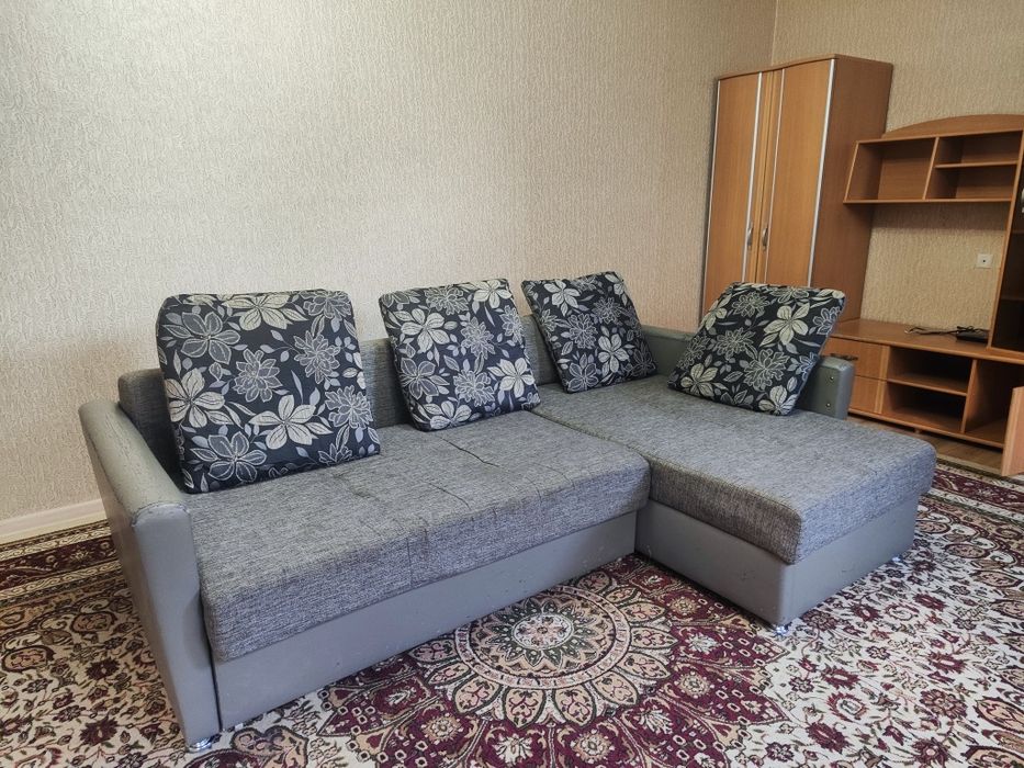 Продам диван для зала или холла