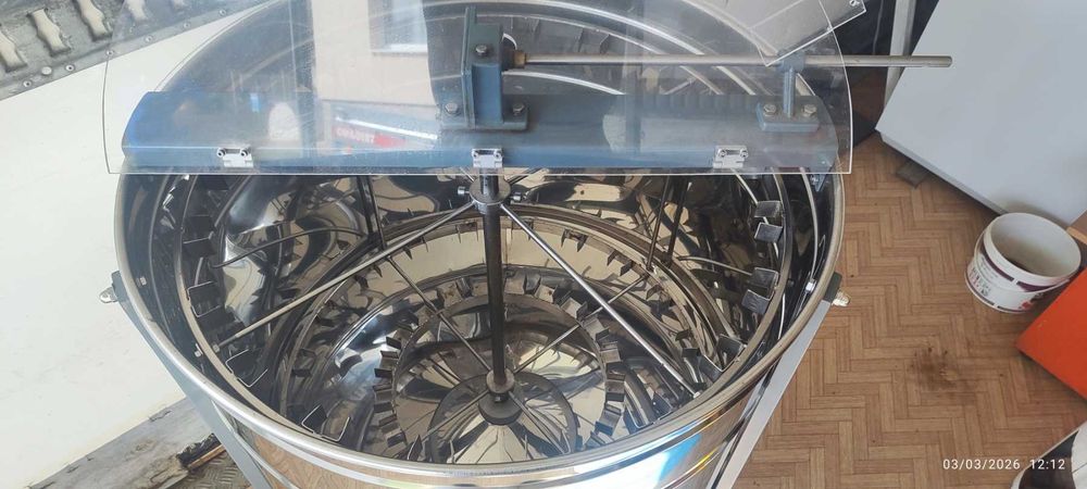 Продавам центрофуга за мед