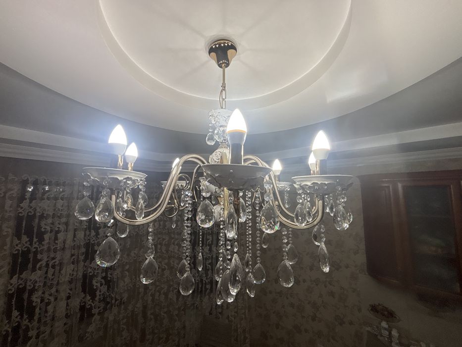 Люстра в хорошем состоянии