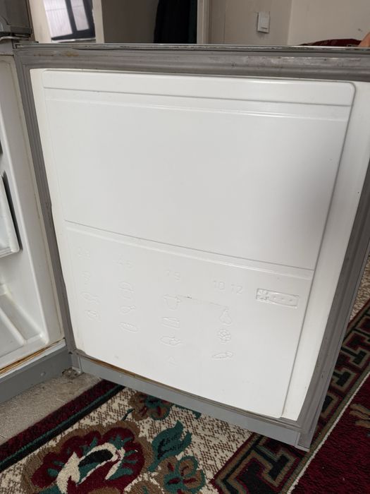 Холодильник indesit 299л.