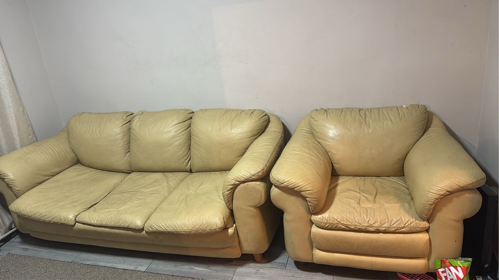 Диван с креслом кожанный