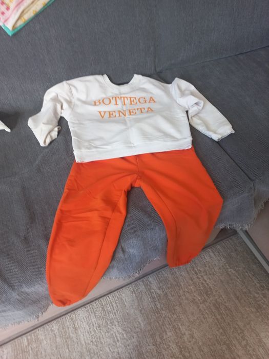 Продам костюмчики на девочку