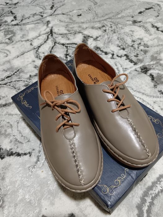 Красивые кожаные туфли.