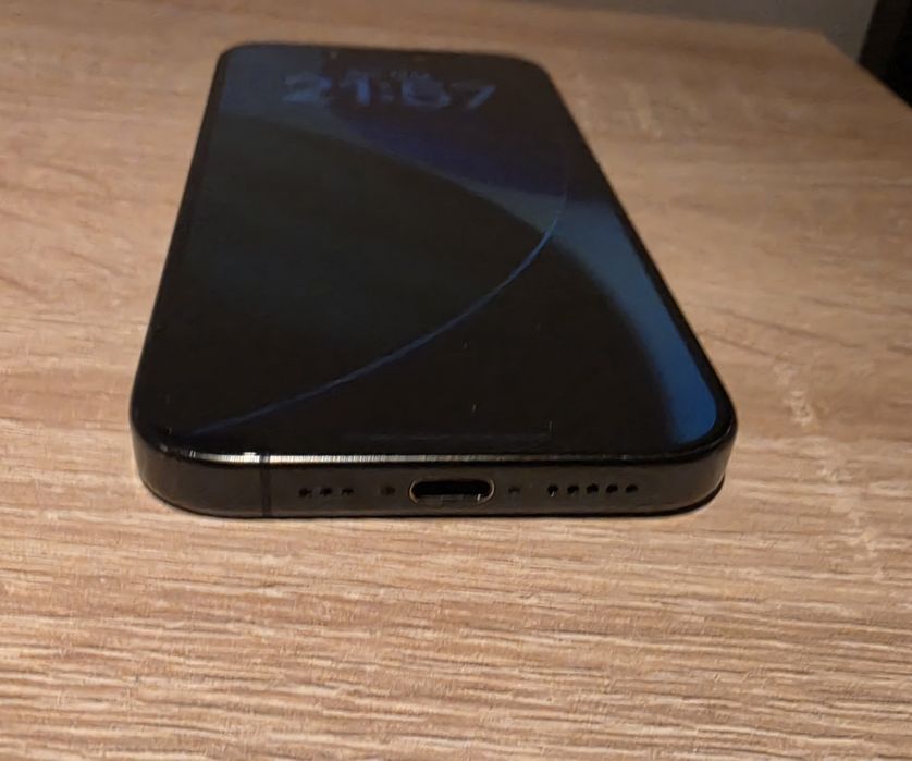 Iphone 15 PRO 87% baterie