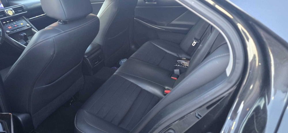 Vand Lexus IS300h 2018 2.5L Hibrid