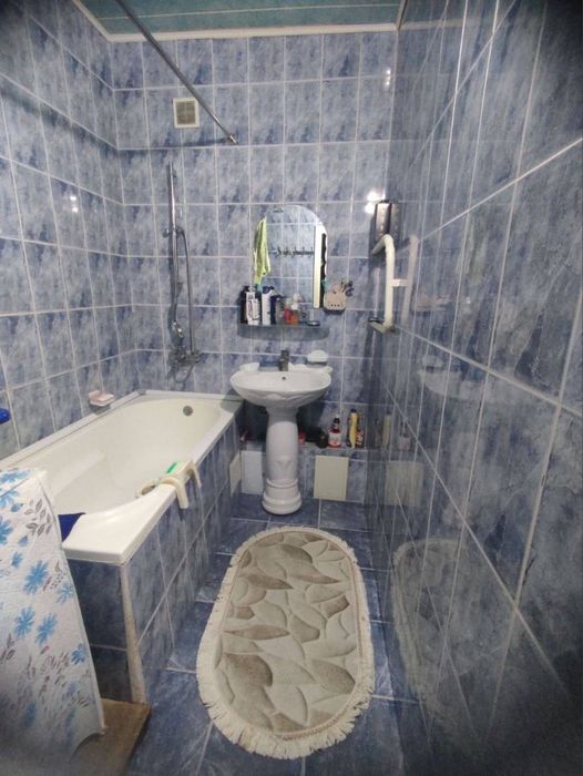 Сергели 7 да 3 хонали уй метро якин срочно сотилади