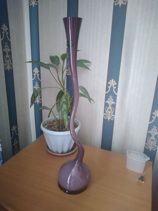 Продам вазу декоративную