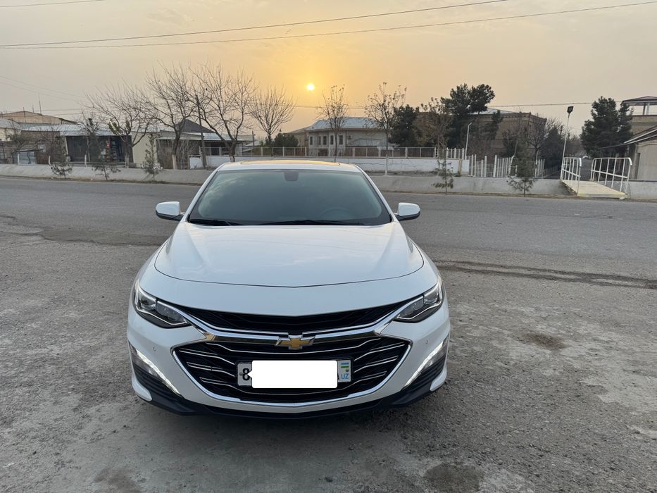 Malibu 2 sotiladi. Motor 2.0 L. turbo. 20.200 y.e