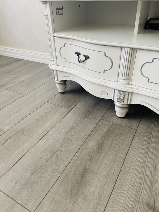 Тумба под телевизор белая