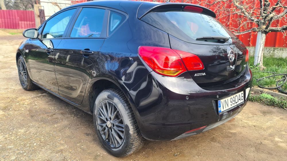 Opel Astra J 2010