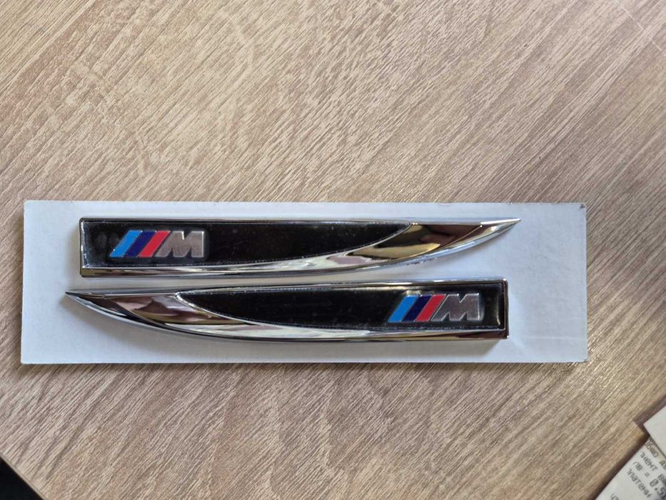 Комплект емблеми BMW M за предните калници