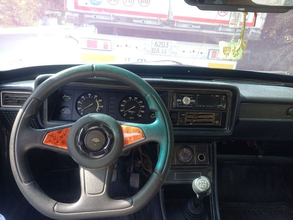 Ваз  2011 йил Сотилади пропан салон шумка килинган каропка 5 тали