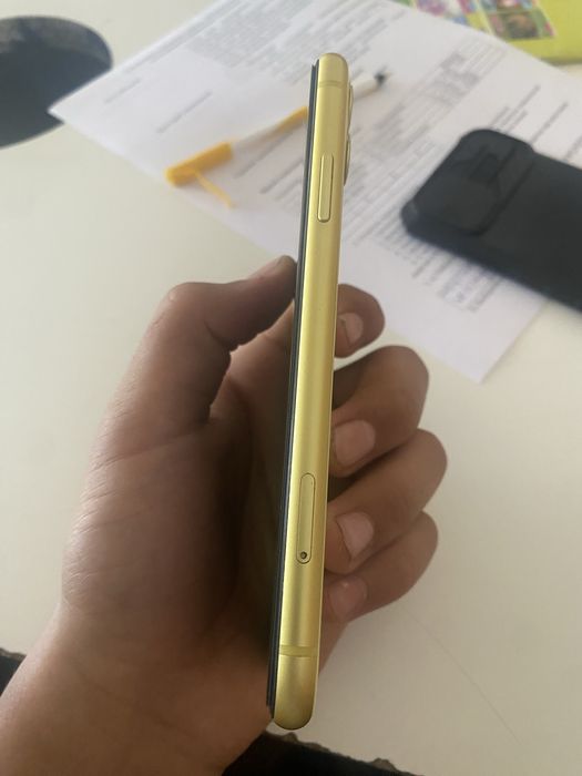 Продам айфон 11