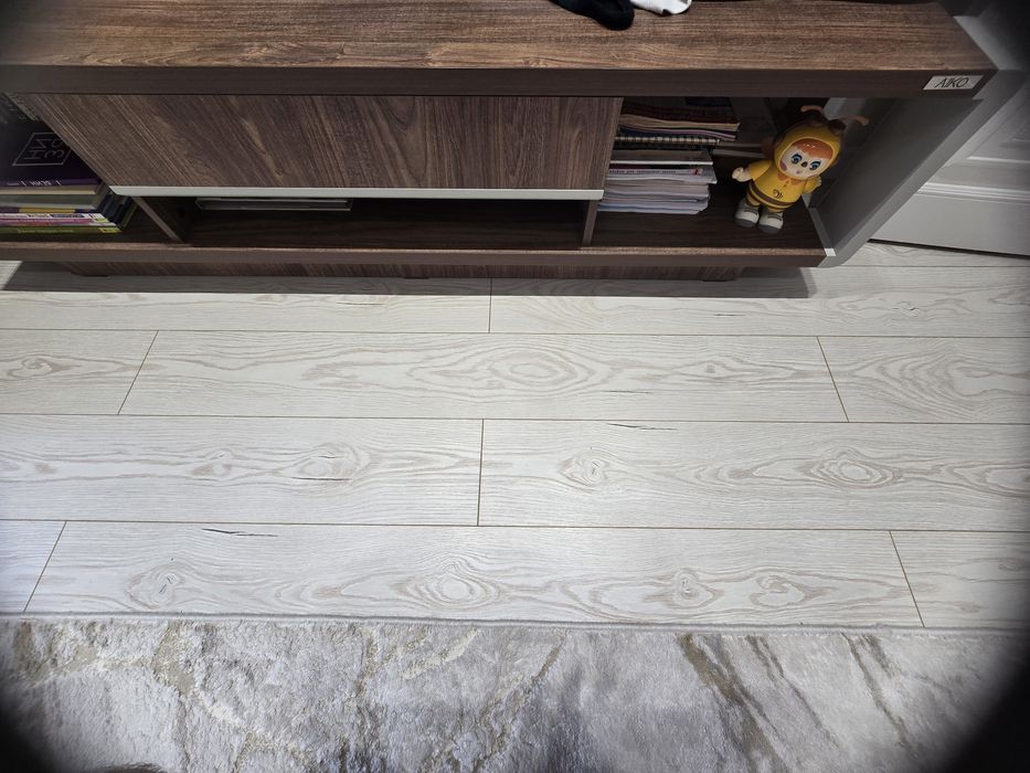 Продаётся тумба под телевизор AIKO