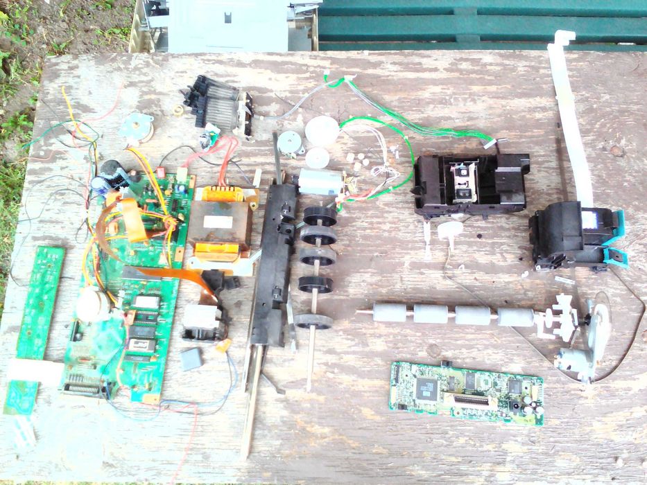 Електронна скрап от 2 принтера от 1993г НР и Самсунг