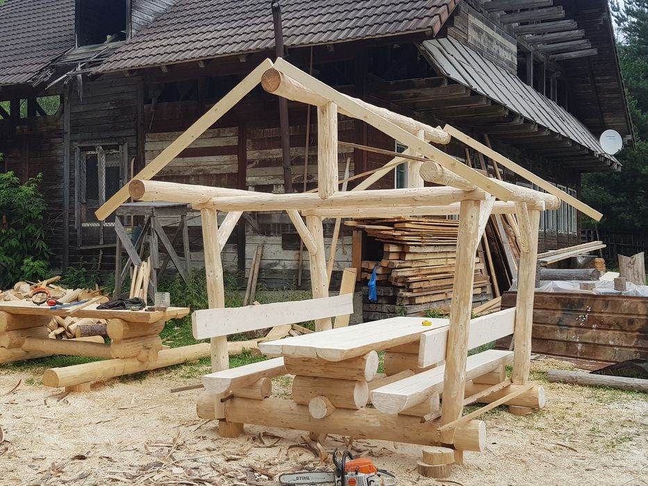 Foisor rustic/ masa cu acoperis  din lemn rotud