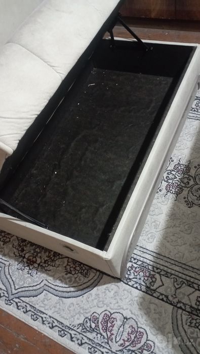 Продается стол и диван