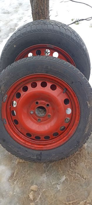 Vând 4 cauciucuri+jante iarnă 215/55 R16  , M+S , 2 Dunlop,2 Nokian.