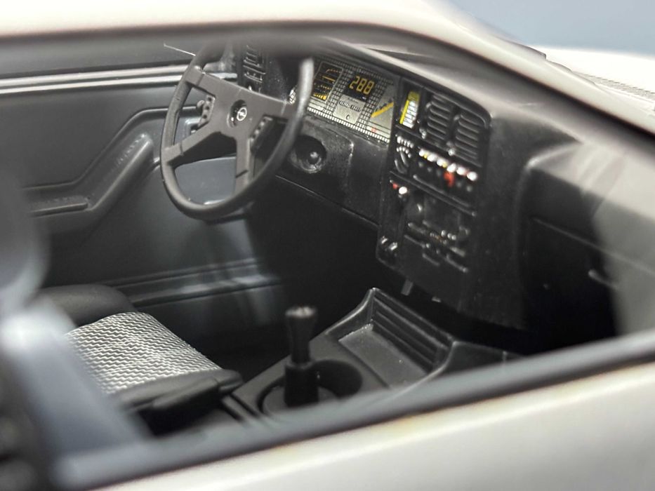 macheta Opel Monza 1:18 BoS