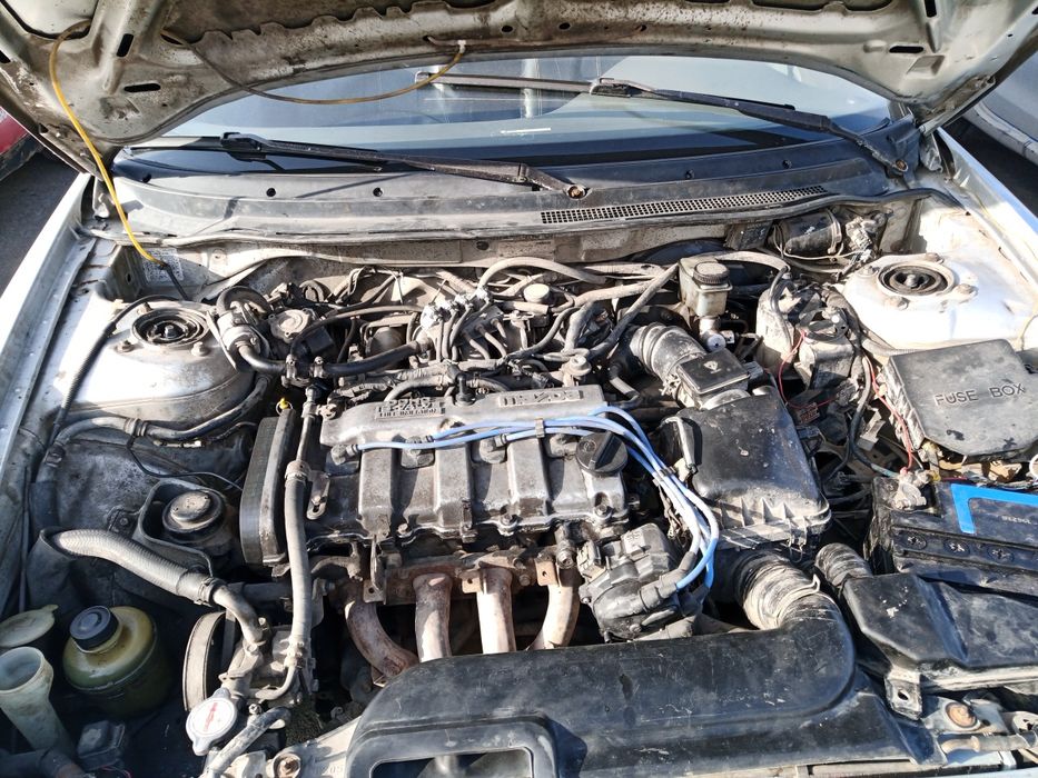 Автомобиль Мазда кронос