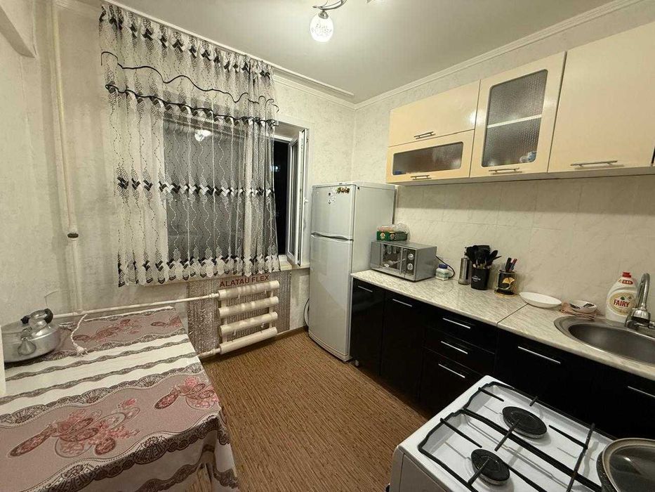 3 ком. на 28 квартале, 2 этаж