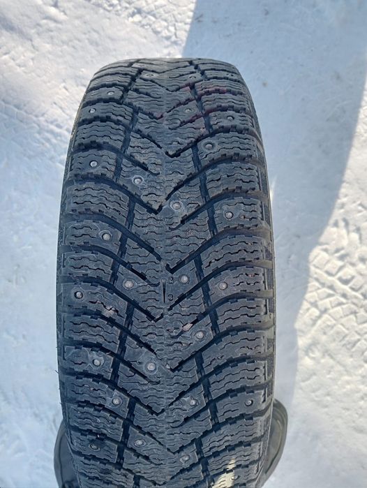 Продам комплект зимней резины на 15
