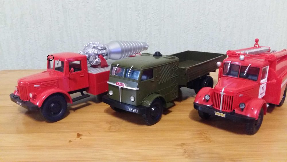 Распродажа коллекции, модели автомобилей в 1/43