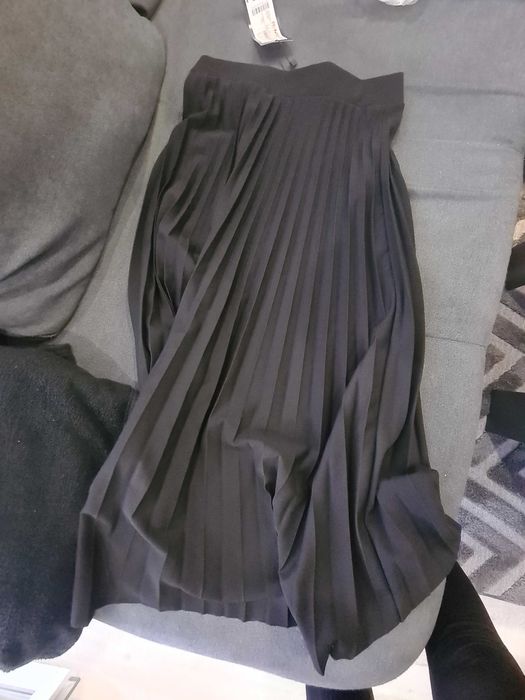 Плесирана дълга пола