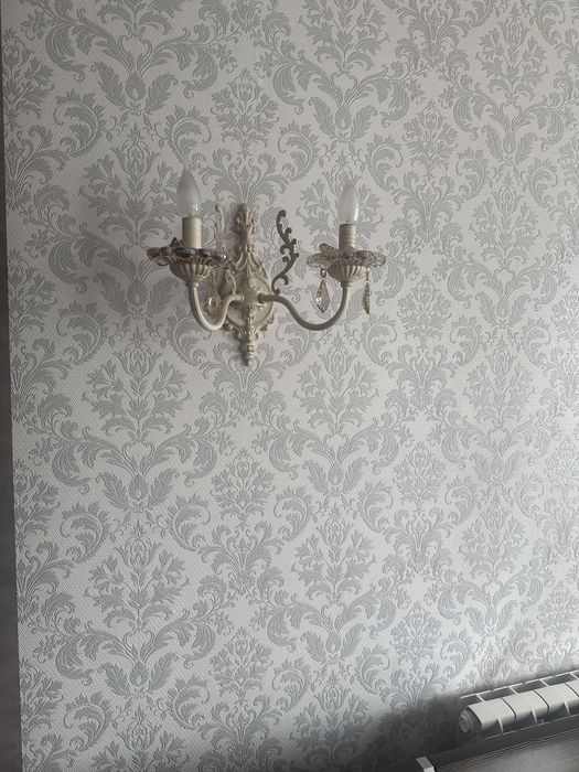 Продам люстры ,  настенные светильники.