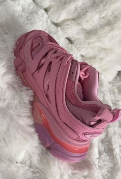 balenciaga track uri roz