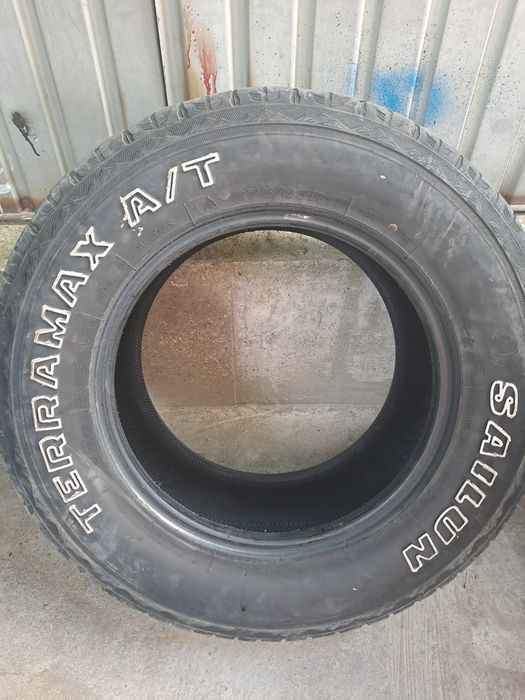 Продам резину б/у 265/65/17.
