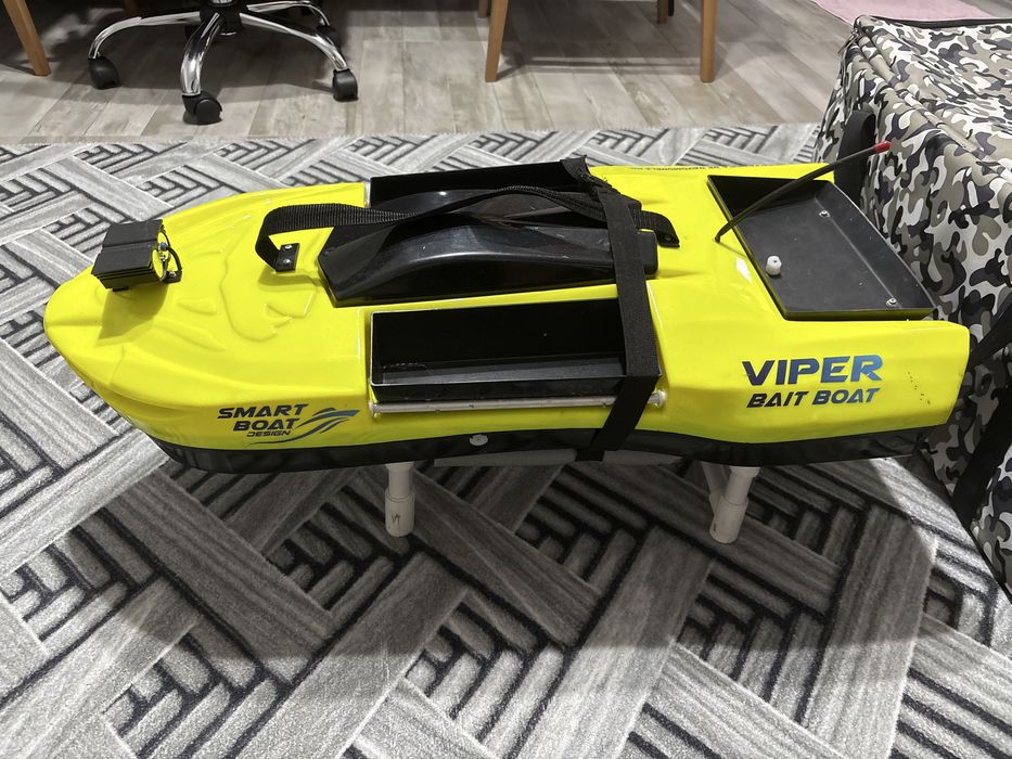 Vaporas marca Viper Bait Boat+Radiocomanda+geanta