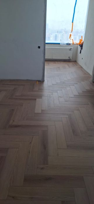 Укладка ламината, наливной пол