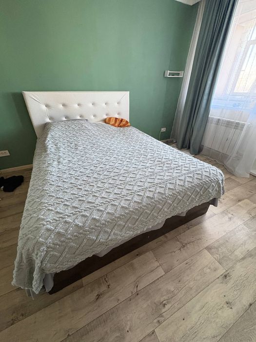 Двухспальная кровать