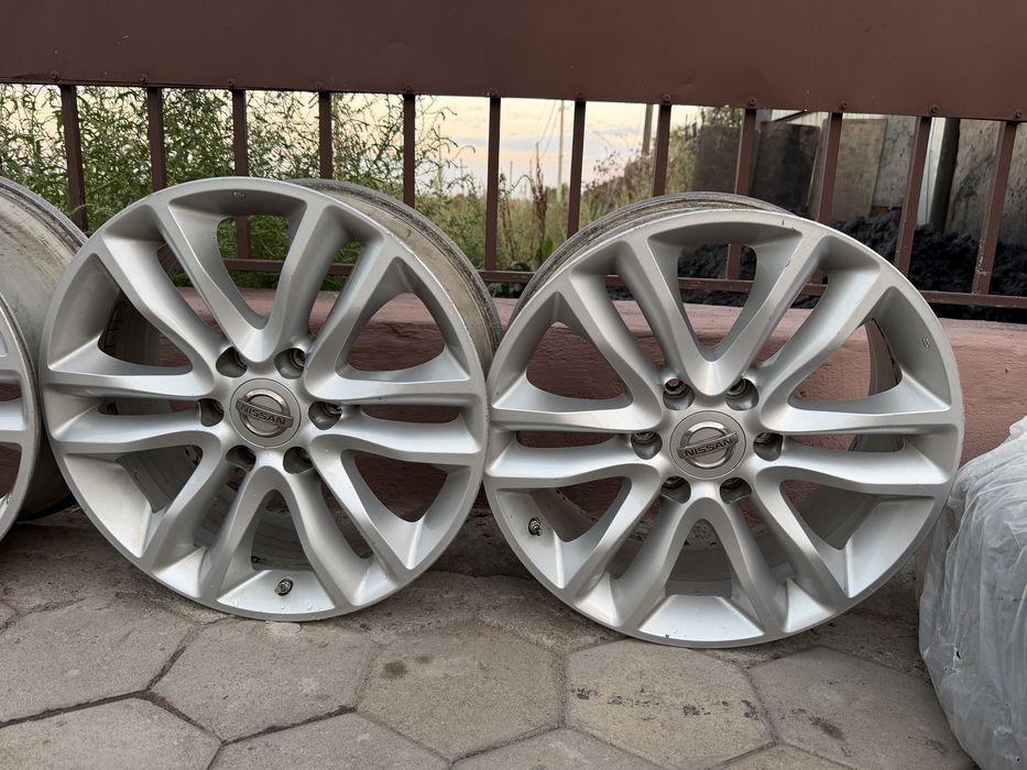Продам оригинальные диски на Nissan Patrol