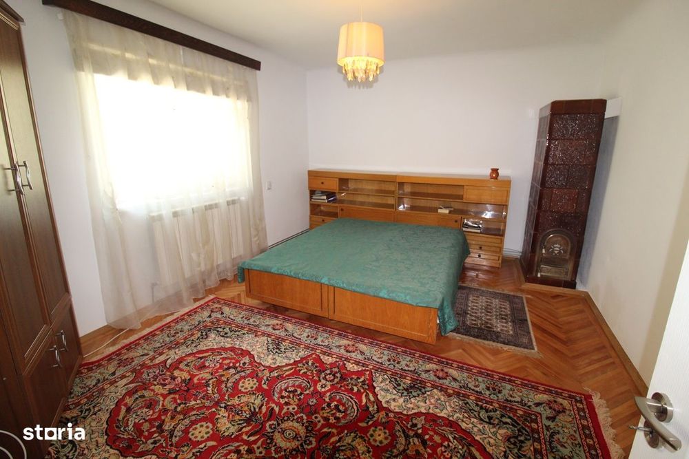 Vând casă P+E în Hunedoara, zona Chizid, teren 713mp, f.s. 17m