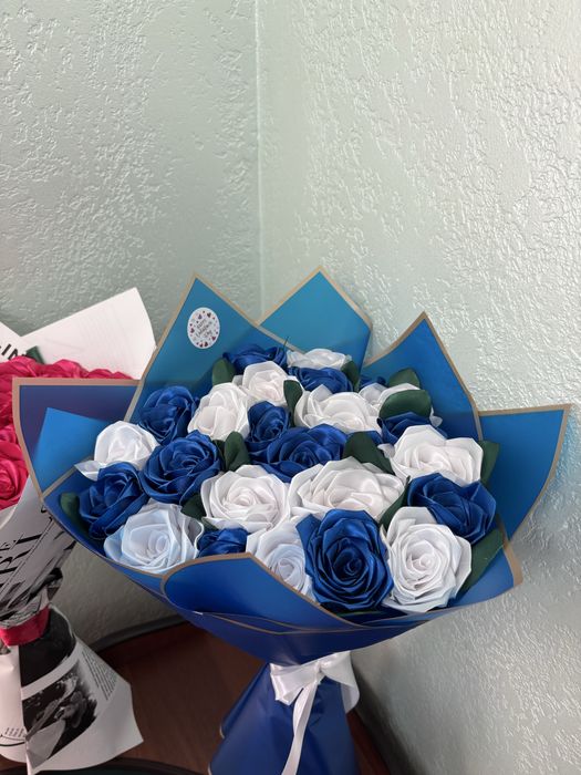 Розы из атласных лент