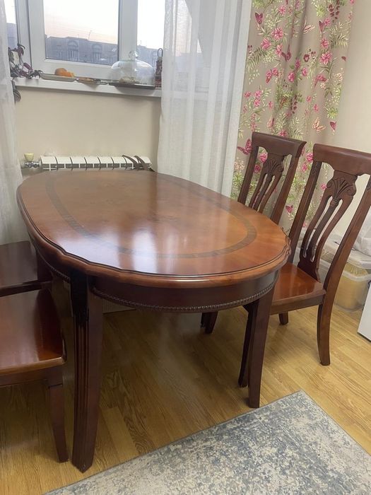 Стол со стульями