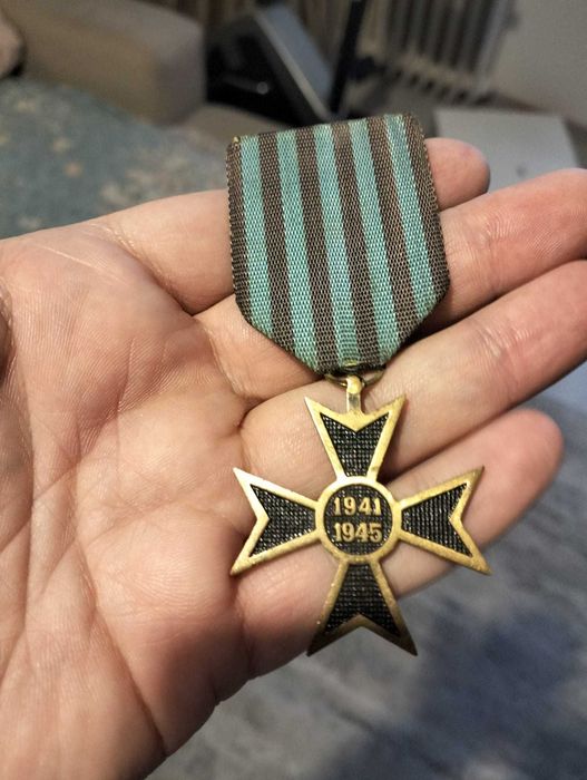 Crucea Comemorativă a celui de-al Doilea Război Mondial, 1941-1945.