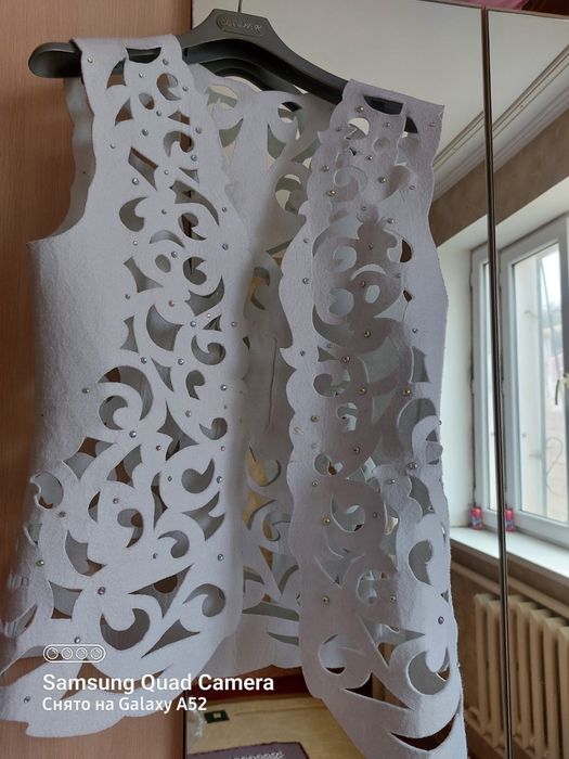 Киімдер сатылады