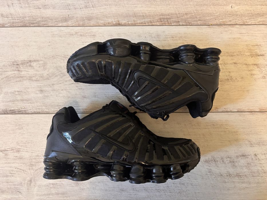 Продаю nike shox