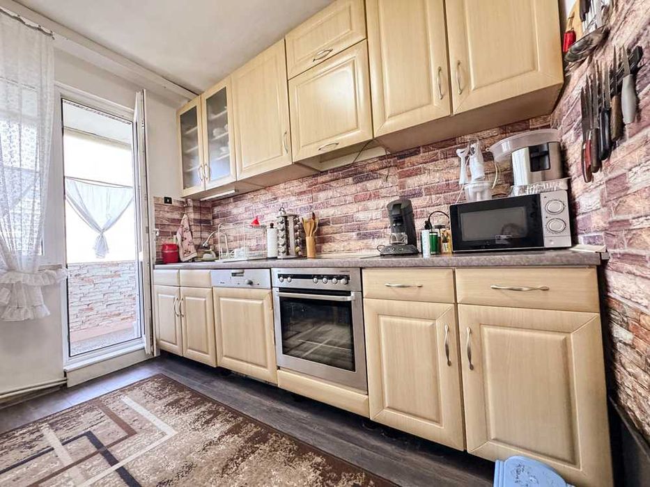 Продава се Тристаен апартамент в Русе, Център - 87 кв.м за 1472 €/кв.м - Снимка #1