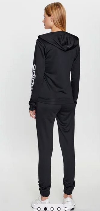 *Оригинален екип на Адидас! С