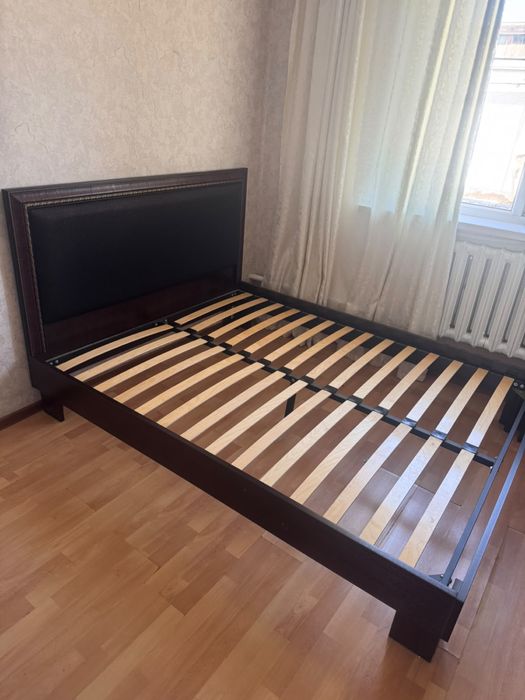 Продаю спальный гарнитур