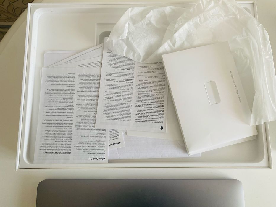 MacBook pro 13,3