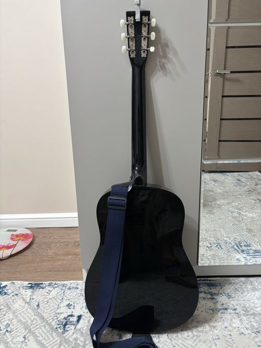 Продам гитару. Состояние хорошее