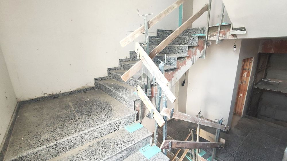 Продава се Тристаен апартамент в Варна, Базар Левски - 83 кв.м за 2509 €/кв.м - Снимка #11