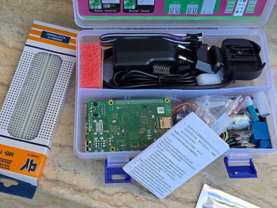 Kit Plusivo Pi 4 Super Starter Kit + Raspberry Pi 4GB RAM + card 32GB